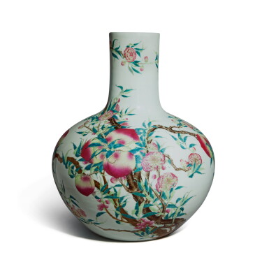 View full screen - View 1 of Lot 42. A large famille-rose 'peach' vase (Tianqiuping), Late Qing dynasty / 20th century | 清末 / 二十世紀 粉彩九桃天球瓶.