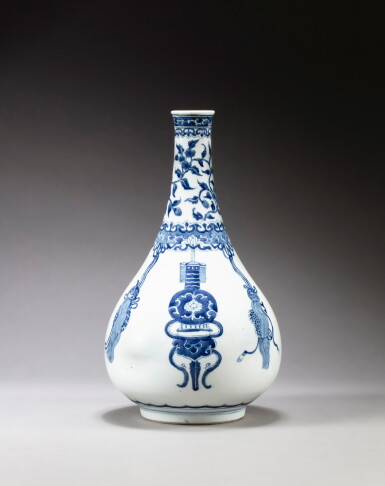 View full screen - View 1 of Lot 196. A blue and white 'tassels and flowers' bottle vase Qing dynasty, 18th-19th century | 清十八至十九世紀 青花花卉紋長頸瓶.