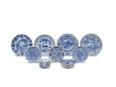 View full screen - View 1 of Lot 118. A group of nine blue and white 'Kraak' dishes and bowls, 17th century | 十七世紀 克拉克青花盤及盌一組九件.