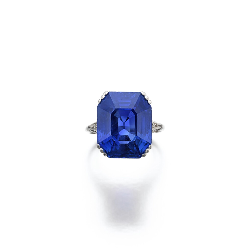 View full screen - View 1 of Lot 355. Fine sapphire and diamond ring | 藍寶石配鑽石戒指.
