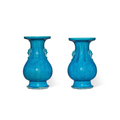 View full screen - View 1 of Lot 395. A pair of turquoise-glazed 'chilong' handled vases, Qing dynasty, Kangxi period | 清康熙 孔雀藍釉螭龍紋獸首耳瓶一對.
