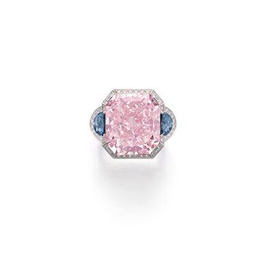 View full screen - View 1 of Lot 673. Impressive Fancy Intense Pink and Fancy Deep Grayish Blue diamond ring | 濃彩粉紅色及深彩灰藍色鑽石戒指.
