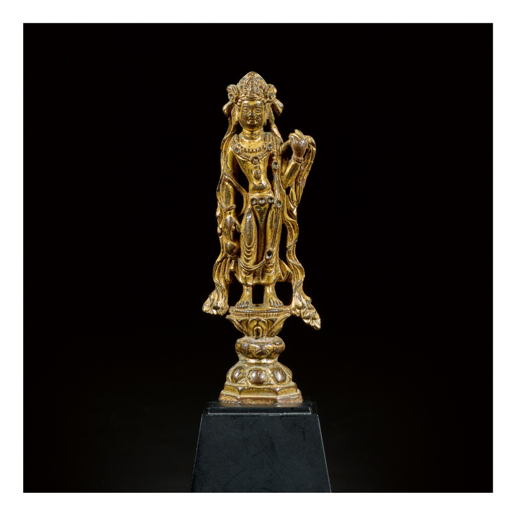 View full screen - View 1 of Lot 589. A SMALL GILT-BRONZE FIGURE OF AVALOKITESHVARA, TANG DYNASTY.