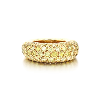 View full screen - View 1 of Lot 171. Bague diamants jaunes | Yellow diamond ring.
