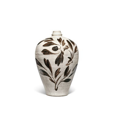 View full screen - View 1 of Lot 97. A painted 'Cizhou' 'floral' vase (Meiping), Song / Jin dynasty | 宋 / 金 磁州窰花卉紋梅瓶.