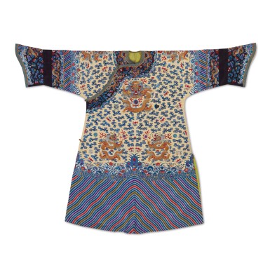 View full screen - View 1 of Lot 915. AN IMPERIAL PALE YELLOW-GROUND EMBROIDERED SILK TWELVE-SYMBOL ‘DRAGON’ ROBE, LATE QING DYNASTY.