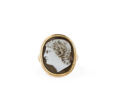 View full screen - View 1 of Lot 10. BAGUE CAMÉE AGATE | AGATE CAMEO RING.
