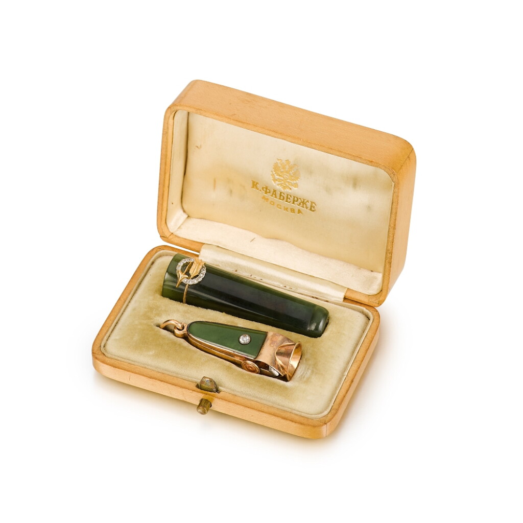 View full screen - View 1 of Lot 1021. A Fabergé jewelled gold-mounted nephrite cheroot holder and cutter, workmaster Erik Kollin, St Petersburg, 1899-1901.