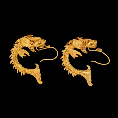 View full screen - View 1 of Lot 1017. A pair of Chinese gold filigree 'Makara' earrings Qing dynasty 清 金纍絲魚化龍耳環一對.