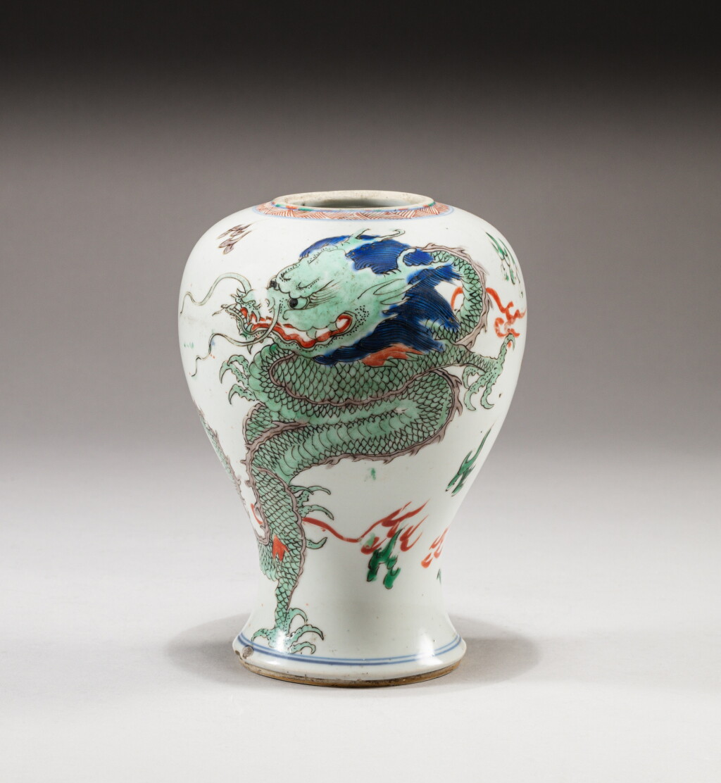 View full screen - View 1 of Lot 149. A small wucai 'phoenix and dragon' vase, meiping, Qing dynasty, Kangxi period | 清康熙 五彩龍鳳呈祥紋梅瓶 .