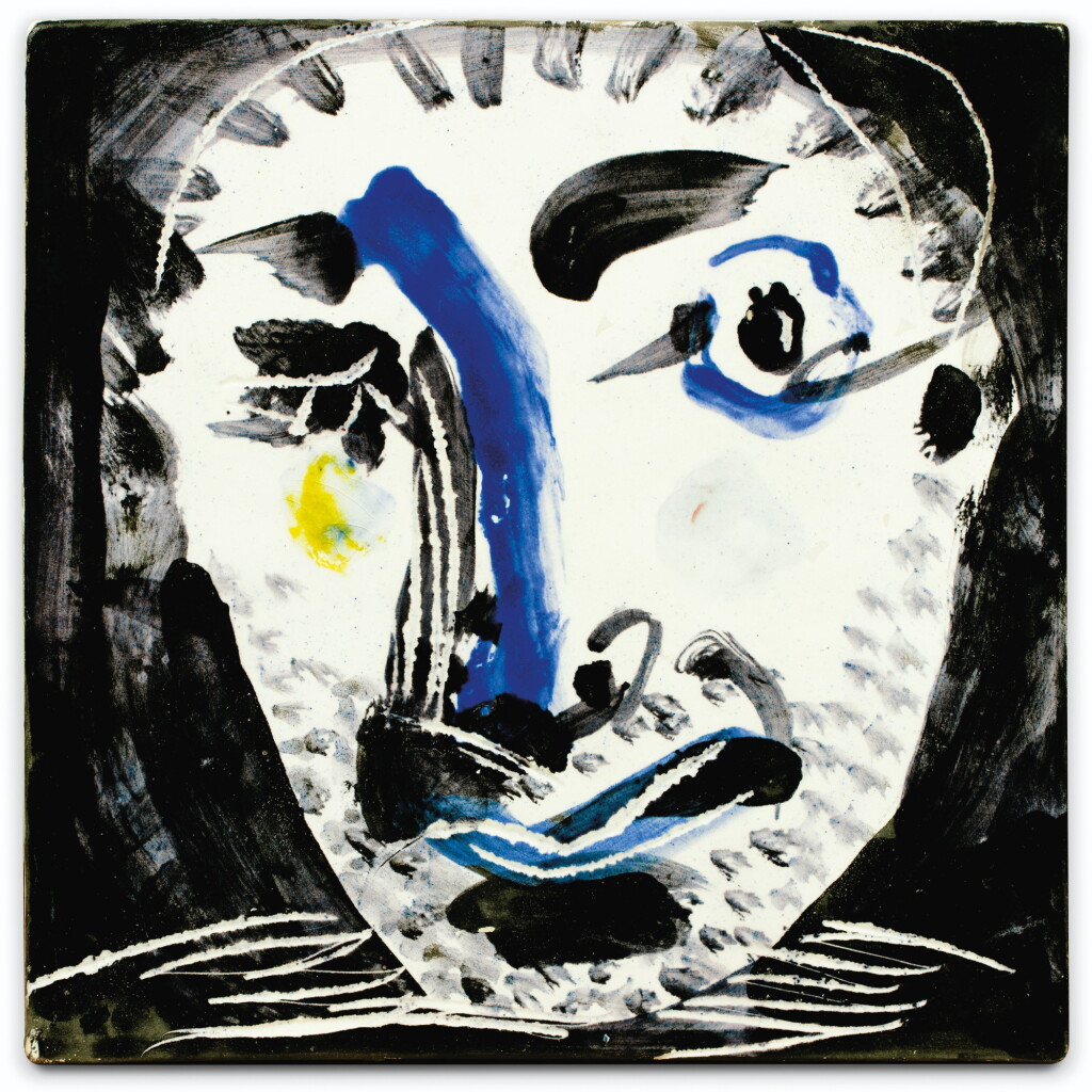 View full screen - View 1 of Lot 31. PABLO PICASSO | TÊTE D'HOMME AU NEZ BLEU.
