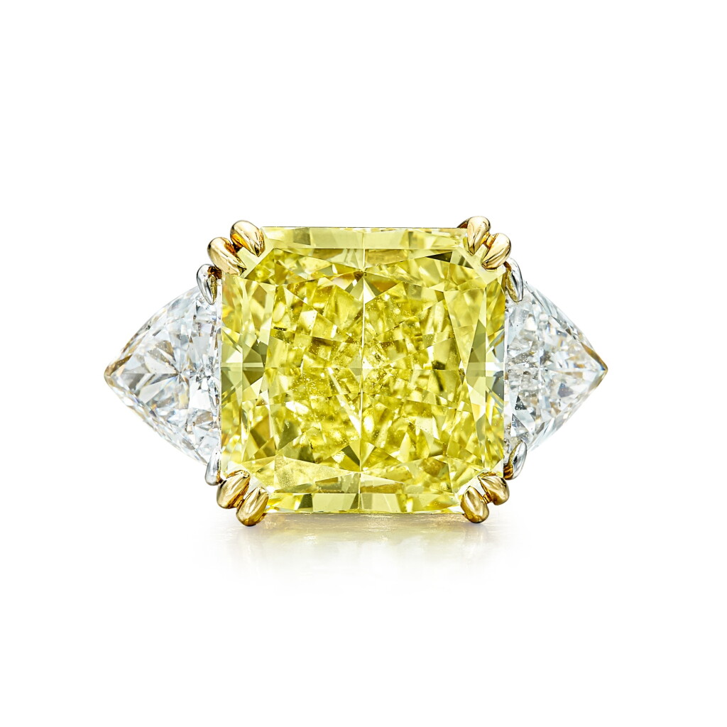 View full screen - View 1 of Lot 1880. Fancy Intense Yellow Diamond and Diamond Ring | 6.44克拉 濃彩黃色鑽石 配 鑽石 戒指.