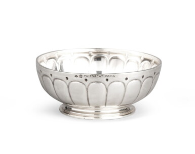 View full screen - View 1 of Lot 268. A circular silver cup on pedestal in the Regence style, Puiforcat, Paris, modern | Coupe ronde sur piédouche en argent de style Régence par Puiforcat, Paris, moderne.