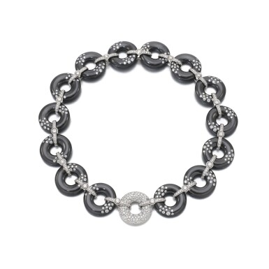 View full screen - View 1 of Lot 926. Diamond necklace.