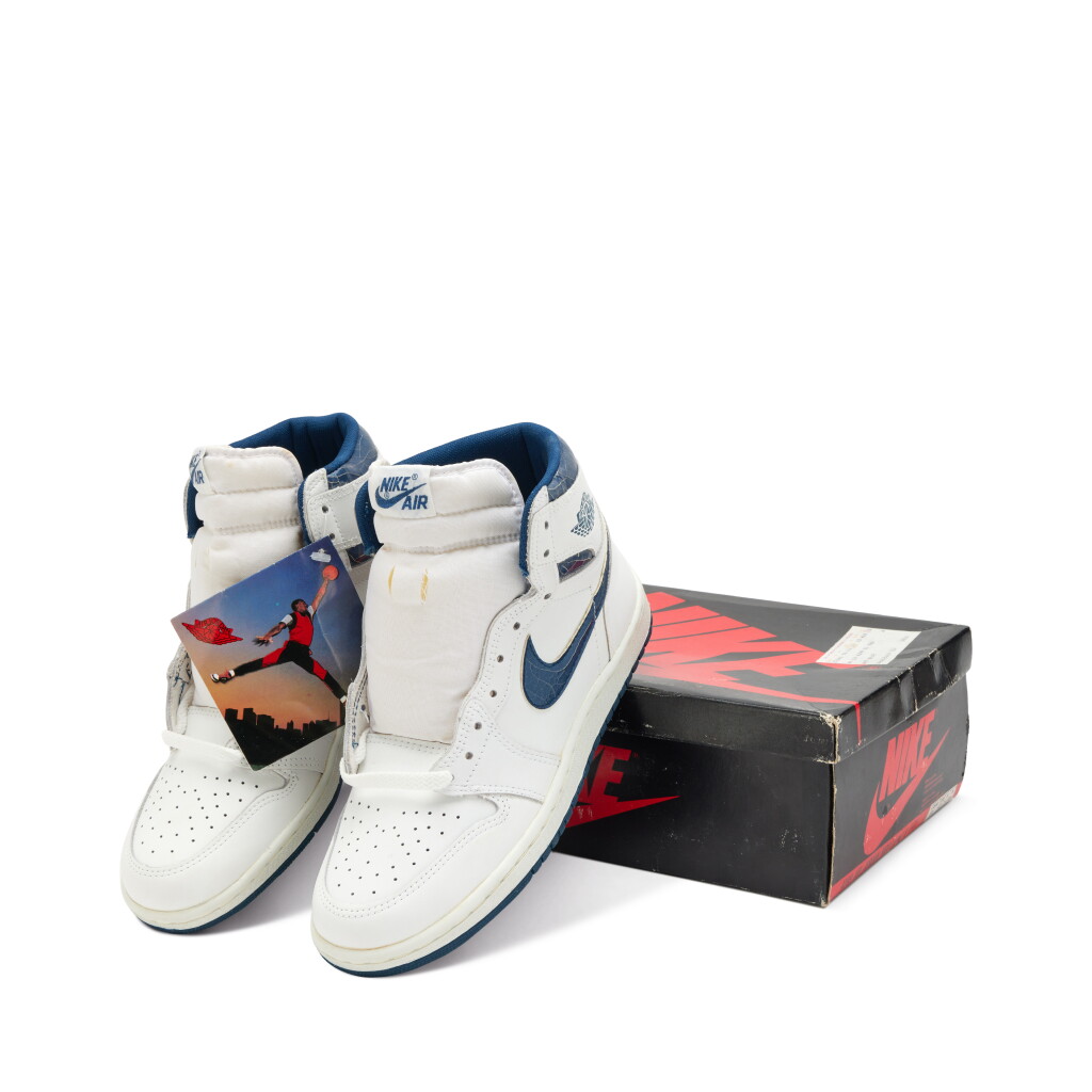 View full screen - View 1 of Lot 28. Nike Air Jordan 1 High Metallic 'Blue' 1985 | Size 8.5.