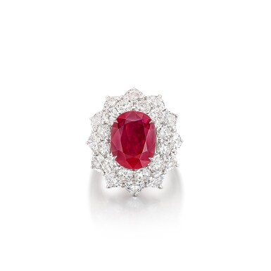 View full screen - View 1 of Lot 249. Ruby and Diamond Ring | 5.61克拉 天然「緬甸」未經加熱紅寶石 配 鑽石 戒指.