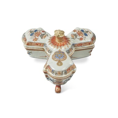 View full screen - View 1 of Lot 656. An Extremely Rare and Important Chinese Export Imari 'Royal Arms of France' Tripartite Spice Box and Cover, Qing Dynasty, Qianlong Period, circa 1739-40.