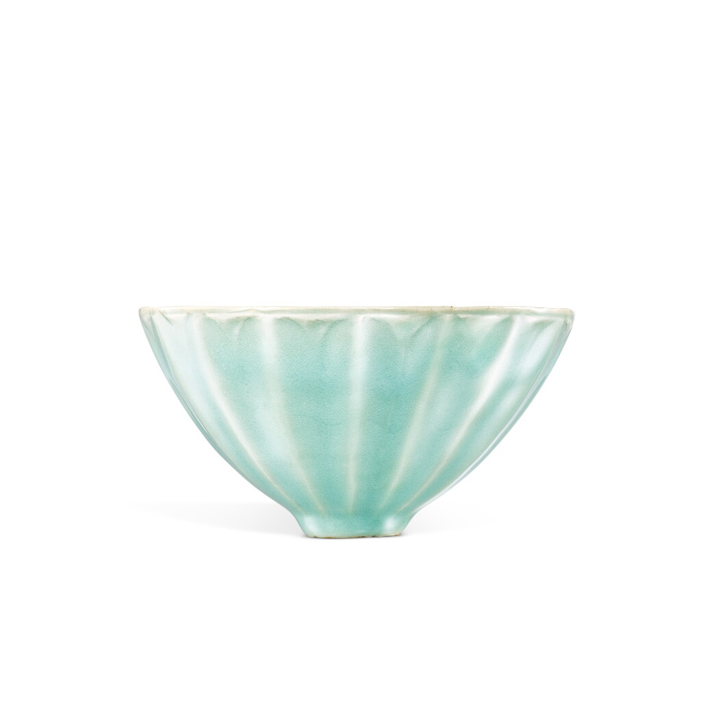 View full screen - View 1 of Lot 3675. An outstanding heirloom Longquan celadon 'lotus' bowl, Southern Song dynasty | 南宋 龍泉青釉蓮瓣盌.