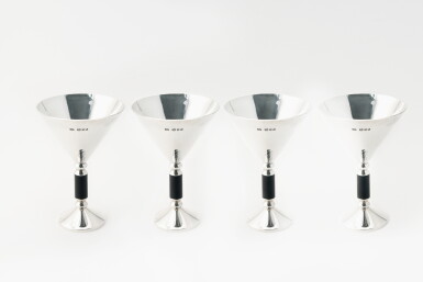View full screen - View 1 of Lot 14. A SET OF FOUR ENGLISH SILVER AND BAKELITE COCKTAIL GLASSES AND TRAY | MAKER'S MARK SJC, LONDON | 1980.