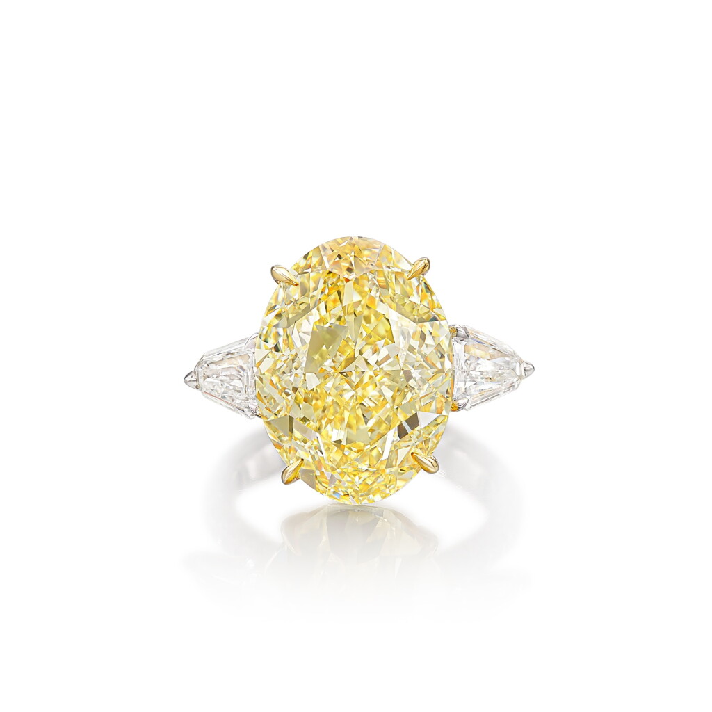 View full screen - View 1 of Lot 274. Fancy Intense Yellow Diamond and Diamond Ring | 15.05克拉 濃彩黃色鑽石 配 鑽石 戒指.