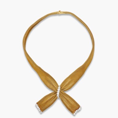 View full screen - View 1 of Lot 401. Gold and Diamond Necklace.