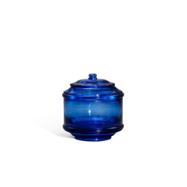 View full screen - View 1 of Lot 5626. A blue glass jar and cover, Qing dynasty, 18th - 19th century | 清十八至十九世紀 藍料小蓋罐 《雍正年製》仿款.