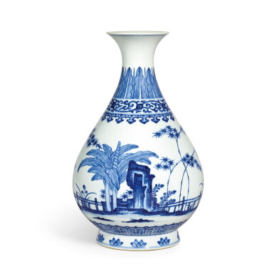 View full screen - View 1 of Lot 3622. A fine blue and white vase, yuhuchunping Seal mark and period of Qianlong | 清乾隆 青花竹石芭蕉紋玉壺春瓶 《大清乾隆年製》款.