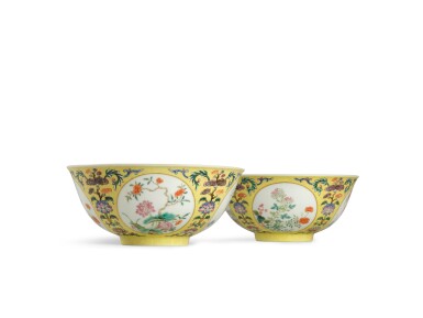 View full screen - View 1 of Lot 1125. A fine pair of yellow-ground famille-rose sgraffiato 'medallion' bowls, Seal marks and period of Daoguang | 清道光 黃地粉彩內青花錦上添花「萬花獻瑞」膳盌一對 《大清道光年製》款.