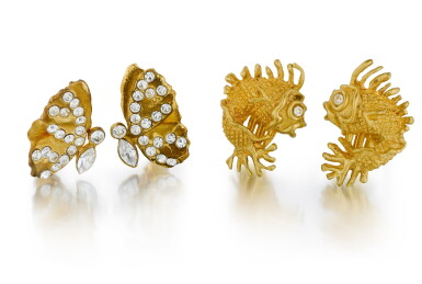 View full screen - View 1 of Lot 71. Two pairs of gilt metal and strass ear clips | Deux paires de clips d'oreille en métal doré et strass.