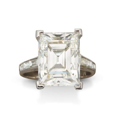 View full screen - View 1 of Lot 132. Diamond Ring.