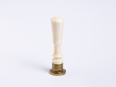 View full screen - View 1 of Lot 169. A brass seal engraved with French Royal coat-of-arms, with ivory handle, French, probably circa 1780 | Cachet en laiton grave aux armes royales de France, à manche en ivoire, France, probablement vers 1780.