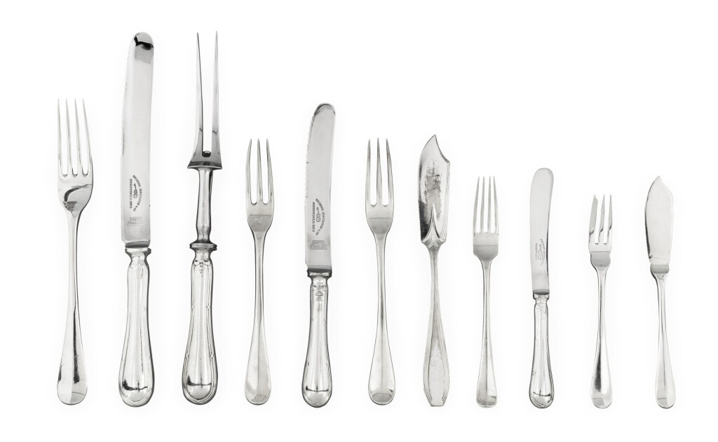 View full screen - View 1 of Lot 59. A 140-piece collection of Dutch silver table flatware, 1925 and earlier | Ménagère de 140 pièces en argent, Hollande, 1925 et avant.
