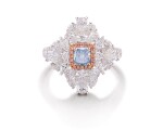 FANCY LIGHT BLUISH GREEN DIAMOND AND DIAMOND RING | 0.47卡拉 方形 淡彩藍綠色鑽石 配 鑽石 戒指