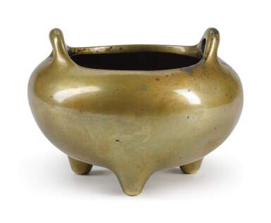 View full screen - View 1 of Lot 13. A BRONZE TRIPOD CENSER | 17TH CENTURY | 十七世紀 三足銅爐 .