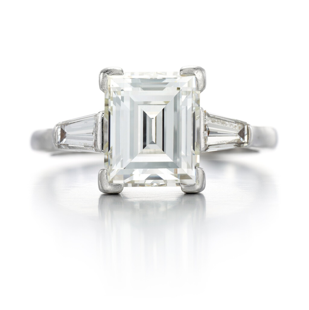 View full screen - View 1 of Lot 293. Diamond ring, 1970s.