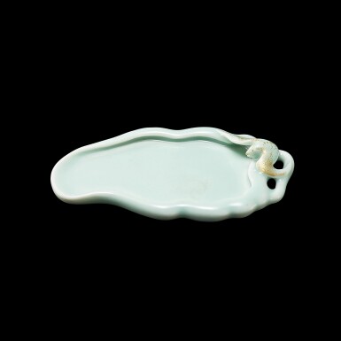 View full screen - View 1 of Lot 11. A rare gilt-decorated celadon-glazed leaf-form ink palette, Seal mark and period of Qianlong | 清乾隆 粉青釉描金葉式筆掭 《大清乾隆年製》款.