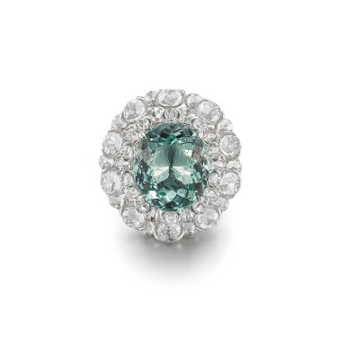 View full screen - View 1 of Lot 587. Paraíba-type tourmaline and Diamond Ring | 帕拉伊巴碧璽 配 鑽石 戒指 (帕拉伊巴碧璽重約9.14克拉).