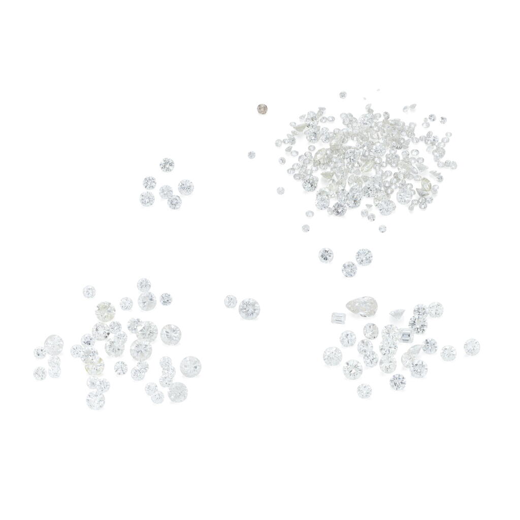 View full screen - View 1 of Lot 132. Loose diamonds | Diamanti sciolti .