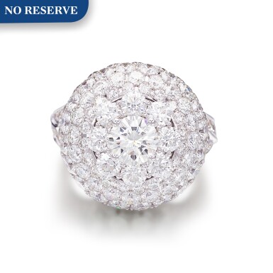 View full screen - View 1 of Lot 1105. 'Cluster Halo' Diamond Ring | 格拉夫| 'Cluster Halo' 1.00克拉 圓形 G色 鑽石戒指 (小鑽石共重約8.90克拉).