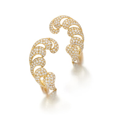 View full screen - View 1 of Lot 112. PAIR OF DIAMOND EARRINGS (PAIO DI ORECCHINI IN DIAMANTI) .