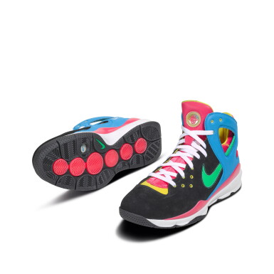 View full screen - View 1 of Lot 1015. Nike Huarache 08 Kanye West 'Glow In The Dark Tour' Sample | US 12.