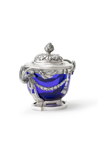 View full screen - View 1 of Lot 458. A silver sugar bowl, Vincent Bréant, the cover, F. Riel Paris, 1776-1777, blue glass interior | Sucrier en argent par Vincent Bréant, le couvercle par F. Riel Paris, Paris, 1776-1777, intérieur en verre bleu.