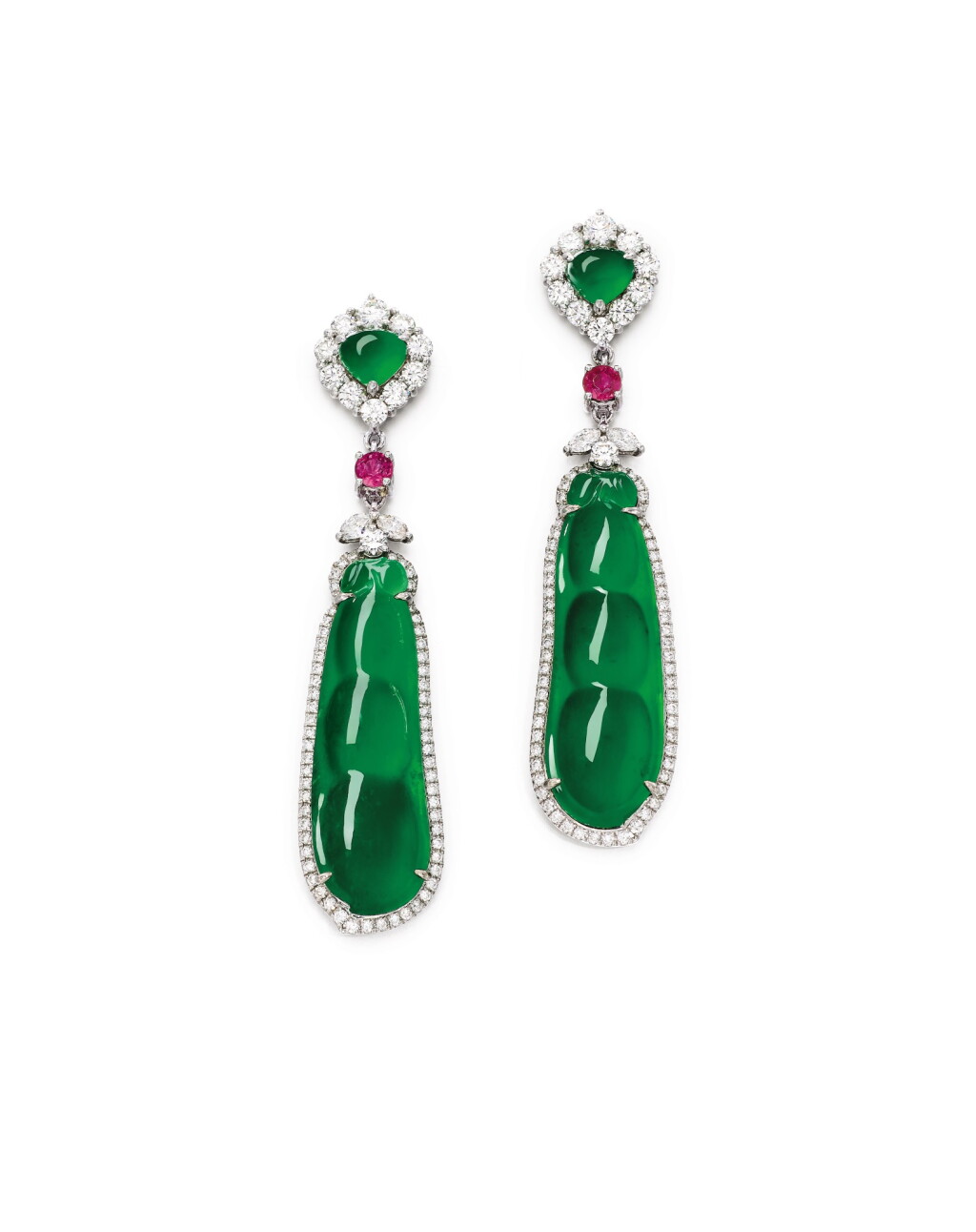 全螢幕檢視 - 查看1635Pair of Jadeite, Diamond and Ruby Pendent Earrings | 天然翡翠雕「福豆」 配 鑽石 及 紅寶石 耳墜一對的1