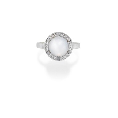 View full screen - View 1 of Lot 128. BAGUE PIERRE DE LUNE ET DIAMANTS, "CLASS ONE CROISIÈRE", CHAUMET | MOONSTONE AND DIAMOND RING, 'CLASS ONE CROISIÈRE', CHAUMET.