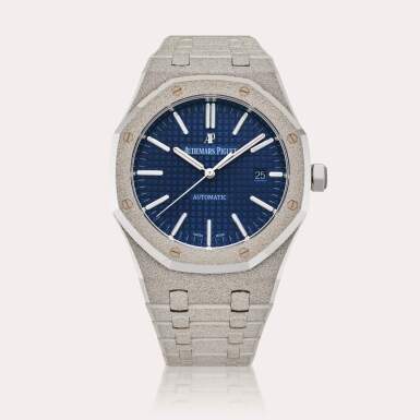 View full screen - View 1 of Lot 161. Reference 15410BC.GG.1224BC.01 Royal Oak | A limited edition frosted white gold automatic bracelet watch with date, Circa 2018.