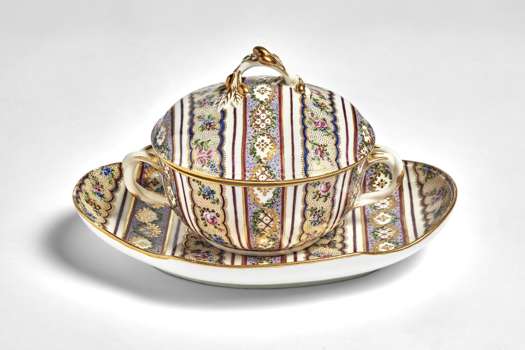 View full screen - View 1 of Lot 560. A Sèvres Porcelain Écuelle, Cover and Stand (Écuelle ronde tournée et un plateau ovale), circa 1765.