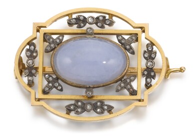 View full screen - View 1 of Lot 46. A Fabergé jewelled gold, diamond, chalcedony and platinum brooch, workmaster August Holmström, St Petersburg, circa 1890.