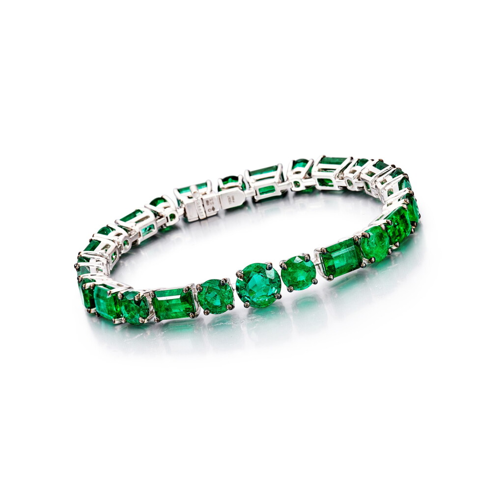 View full screen - View 1 of Lot 392. Emerald Bracelet | 格拉夫 | 祖母綠手鏈.