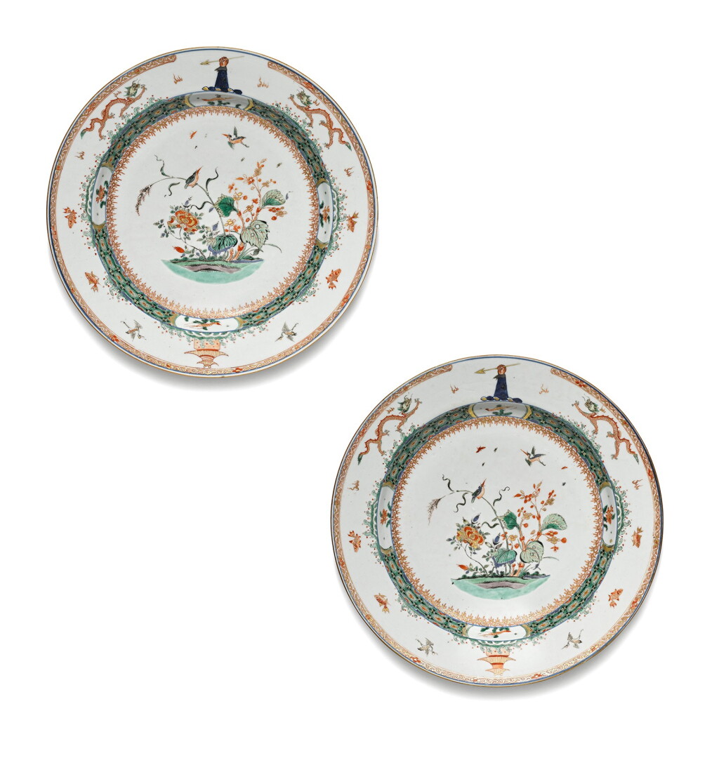 View full screen - View 1 of Lot 236. A large pair of famille-verte crested dishes, Qing dynasty, Kangxi period.