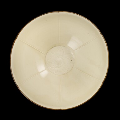 View full screen - View 1 of Lot 21. A rare and large carved Dingyao 'lotus' lobed conical bowl, Northern Song - Jin dynasty | 北宋至金 定窰劃蓮紋葵口盌.